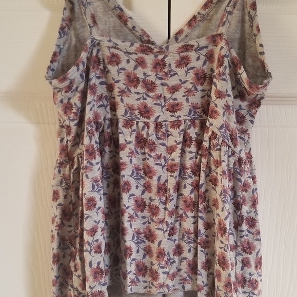 Floral spaghetti strap blouse - Picture 2 of 2